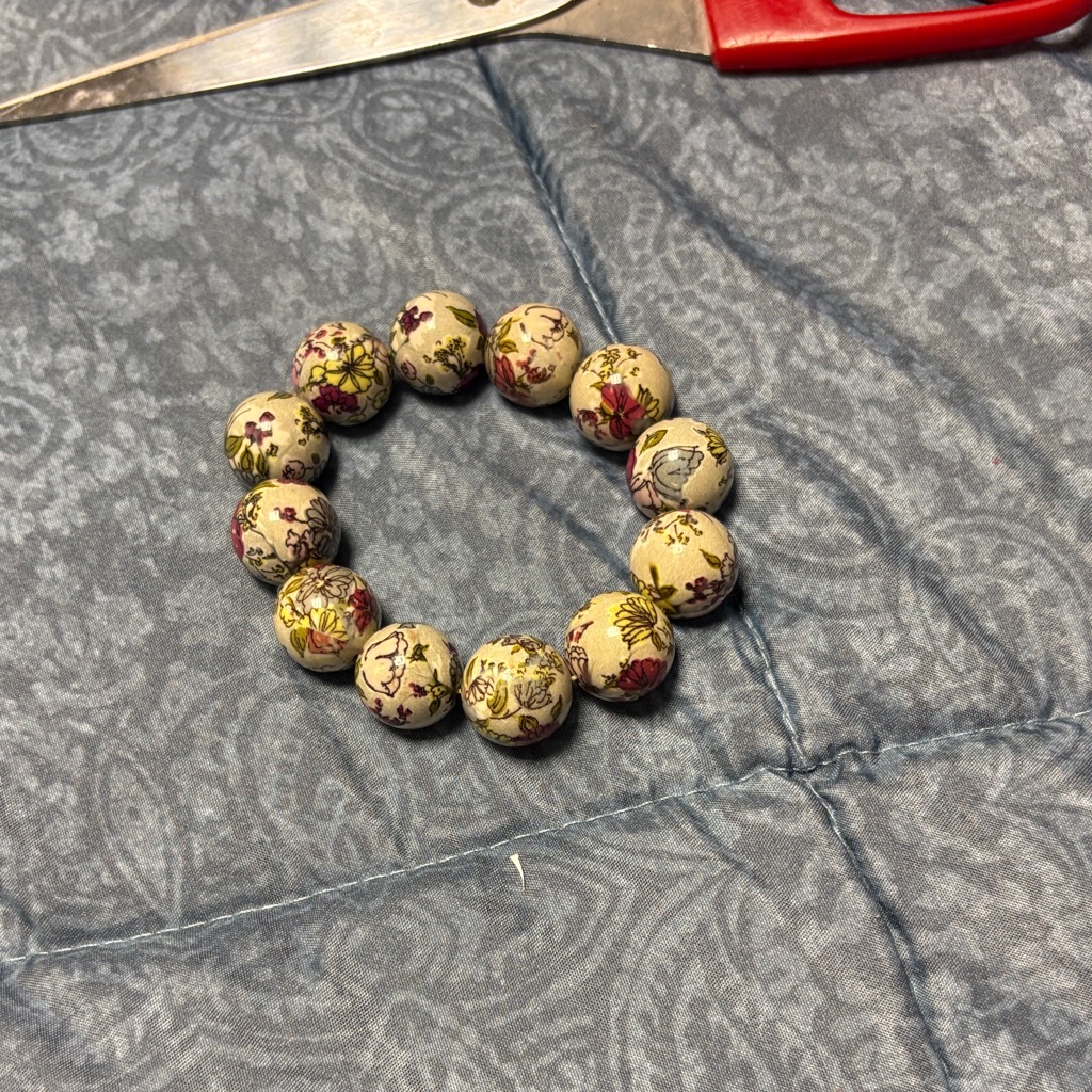 Vera Bradley Cream Floral Bracelet 15$